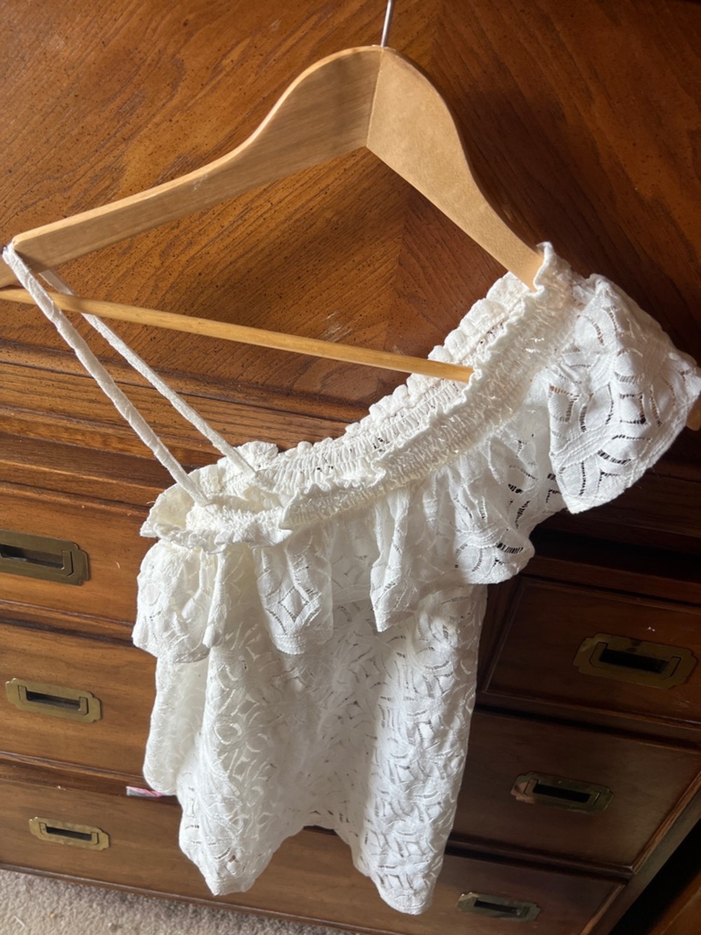 H&M White One-Shoulder Eyelet Ruffle Tank - Picture 4 of 5